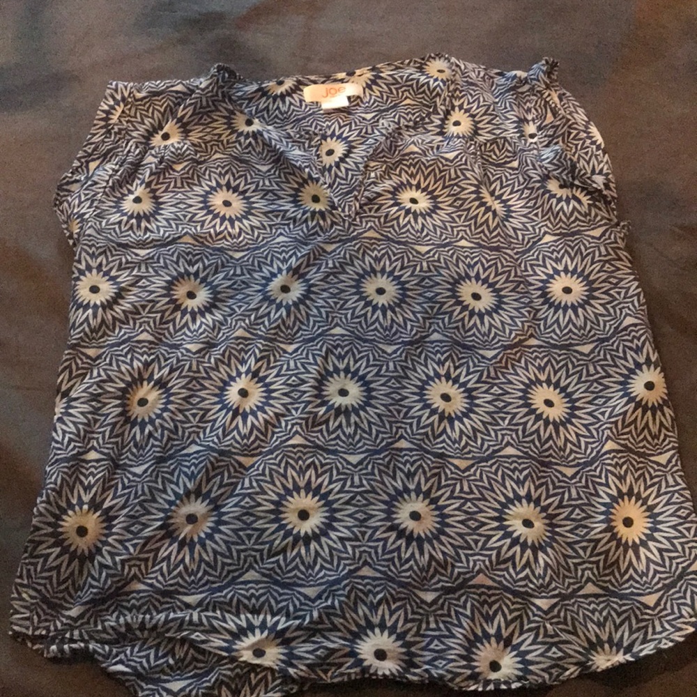 Blue and white top